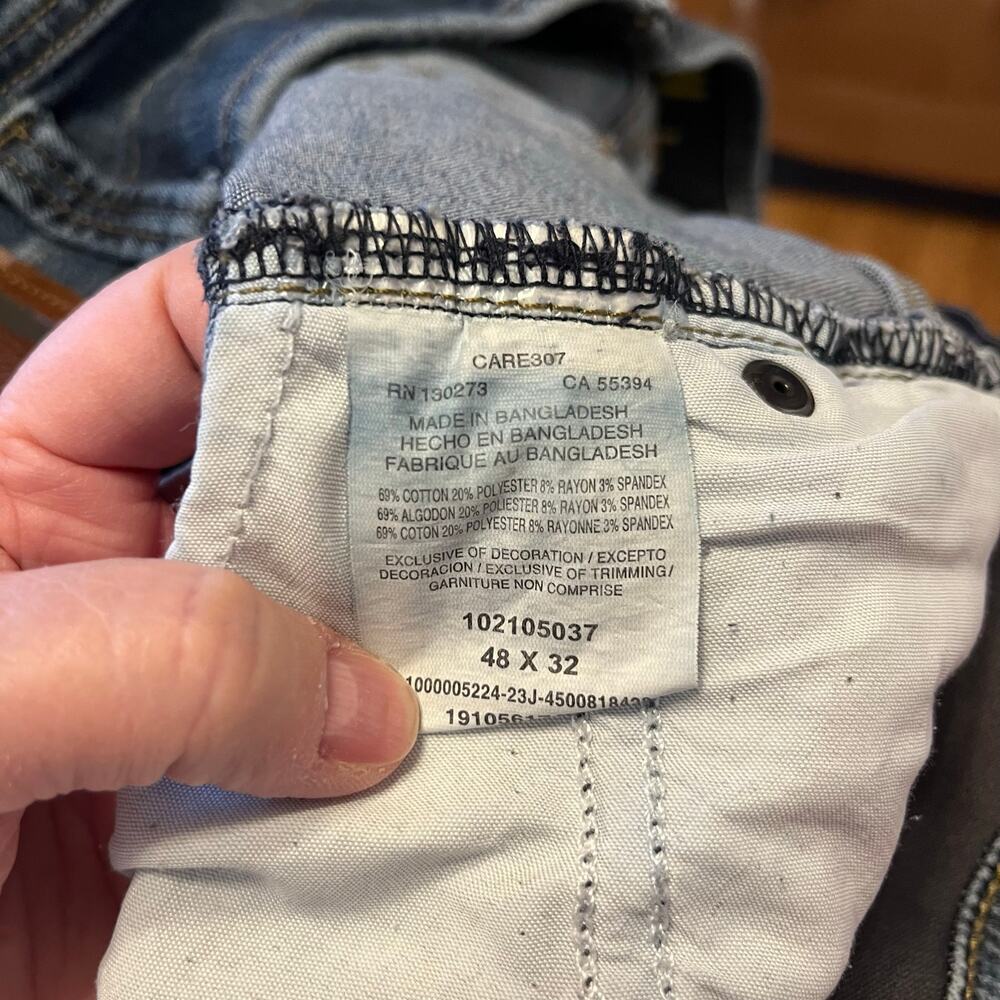 Lee extreme motion straight fit tapered leg Jeans- 1 belt loop broken & repaired